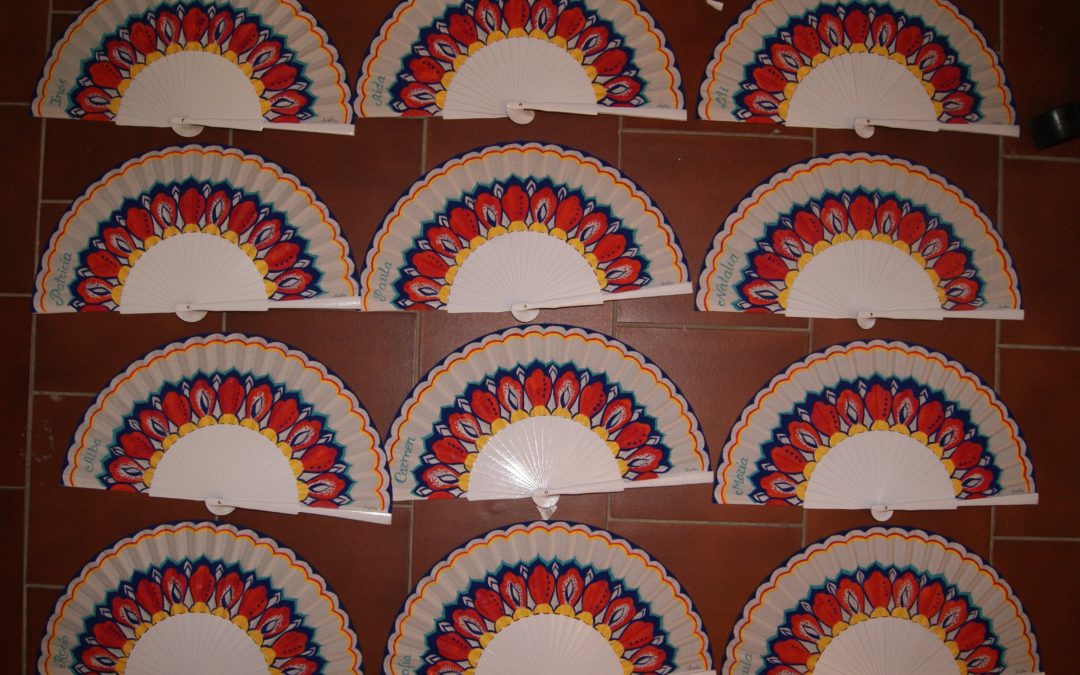 FABRICACIÓN Y DECORACIÓN DE LOS ABANICOS